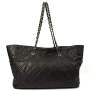 Picture of Chanel Tote Tote in Black, Calfskin Leather