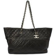 Picture of Chanel Tote Tote in Black, Calfskin Leather