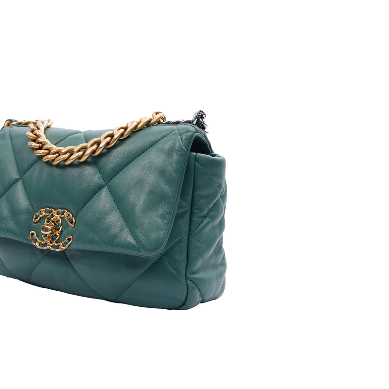 Picture of Chanel Cross Body Chanel 19 in Green, Calfskin Leather