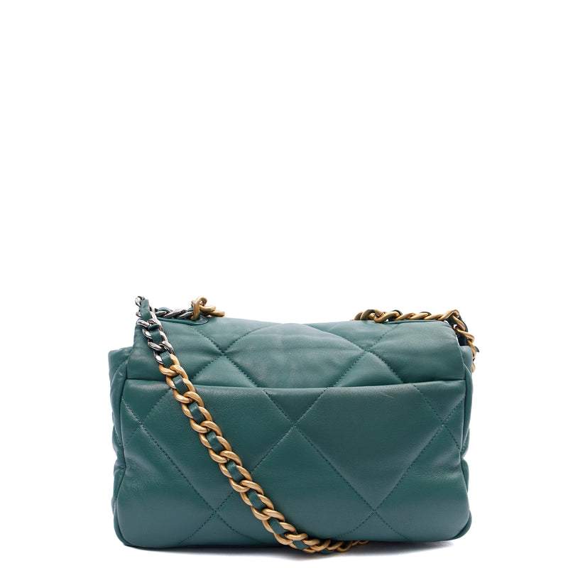 Picture of Chanel Cross Body Chanel 19 in Green, Calfskin Leather