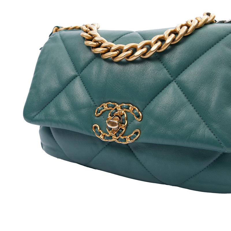 Picture of Chanel Cross Body Chanel 19 in Green, Calfskin Leather
