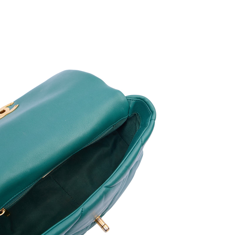 Picture of Chanel Cross Body Chanel 19 in Green, Calfskin Leather