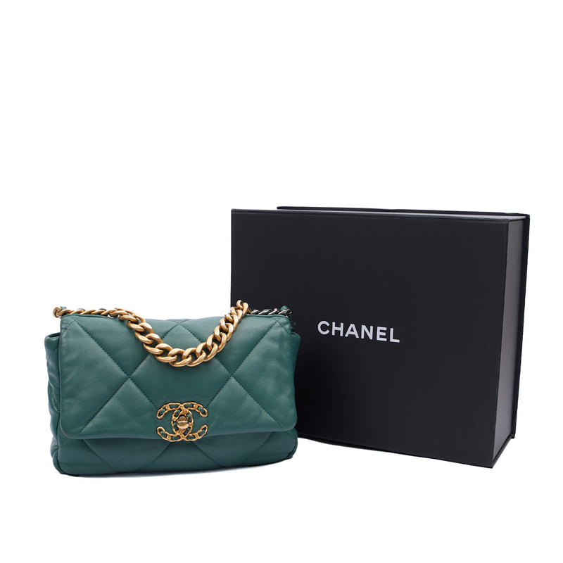 Picture of Chanel Cross Body Chanel 19 in Green, Calfskin Leather