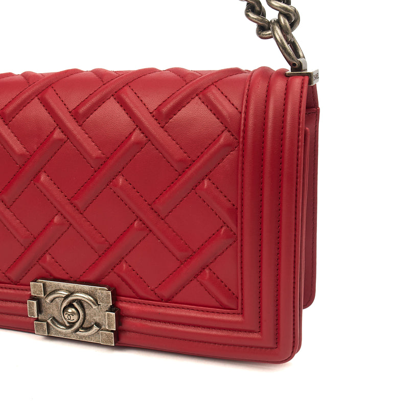Picture of Chanel Shoulder Bag Boy - Medium in Red, Calfskin Leather