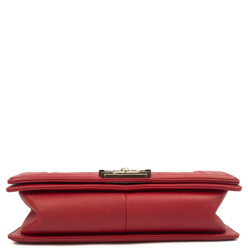 Picture of Chanel Shoulder Bag Boy - Medium in Red, Calfskin Leather