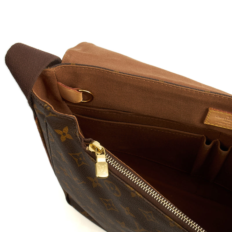 Picture of Louis Vuitton Cross Body Beaubourg in Monogram, Canvas