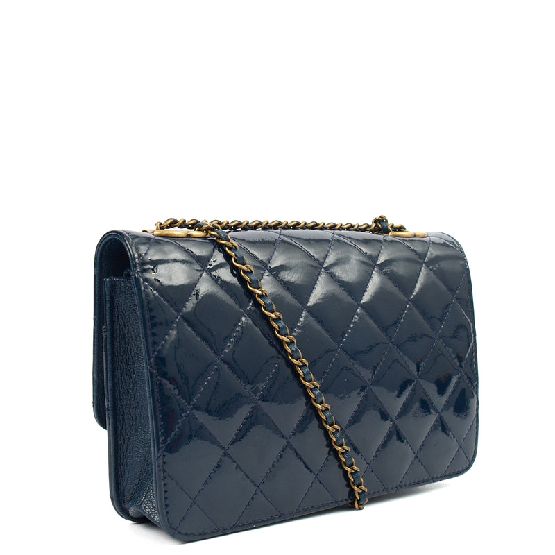 Picture of Chanel Cross Body Wallet on Chain in Blue, Patent Leather