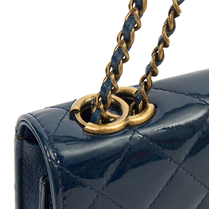 Picture of Chanel Cross Body Wallet on Chain in Blue, Patent Leather