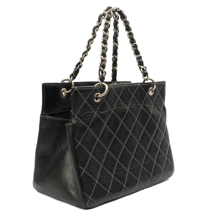 Picture of Chanel Tote Tote in Black, Leather