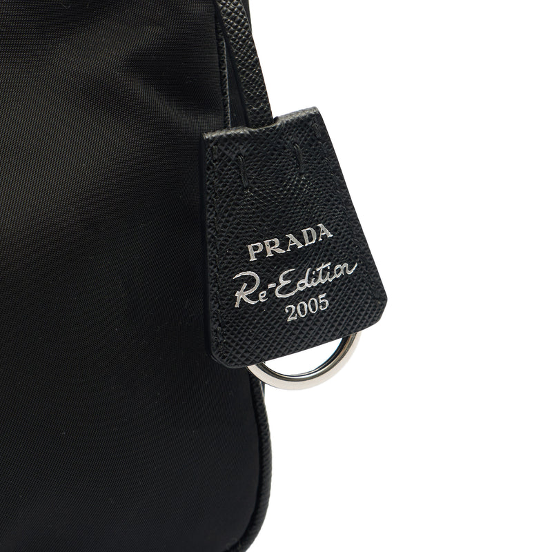 Prada Shoulder Bag Re-Edition 2005 Re-Nylon Bag in Black, Nylon