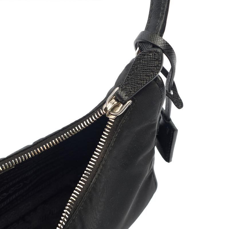 Prada Shoulder Bag Re-Edition 2005 Re-Nylon Bag in Black, Nylon