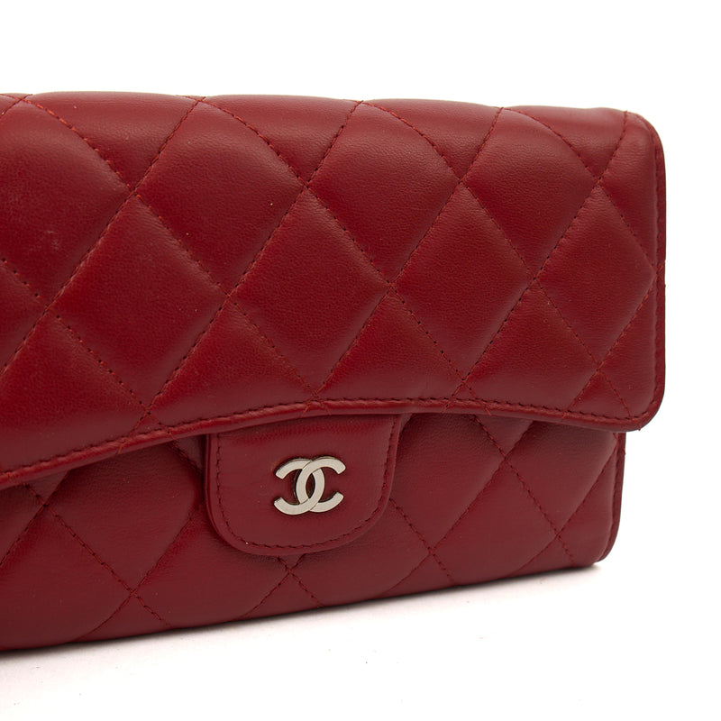 Picture of Chanel Purse Classic Bi Fold Wallet  in Red, Leather