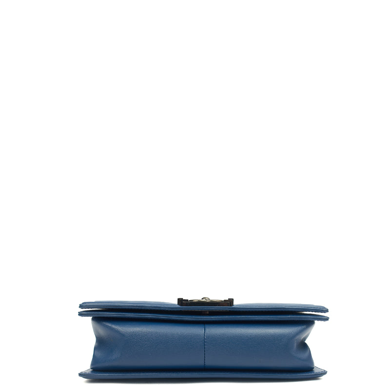 Picture of Chanel Shoulder Bag Boy - Medium in Blue, Leather
