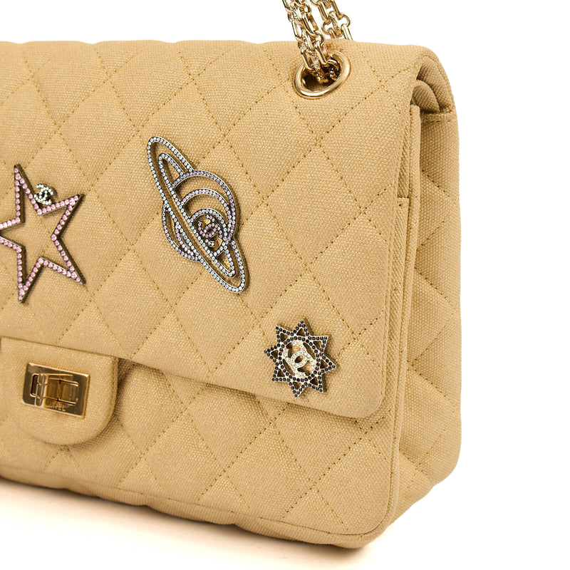 Picture of Chanel Shoulder Bag 2.55 Reissue - Medium in Metallic, Fabric