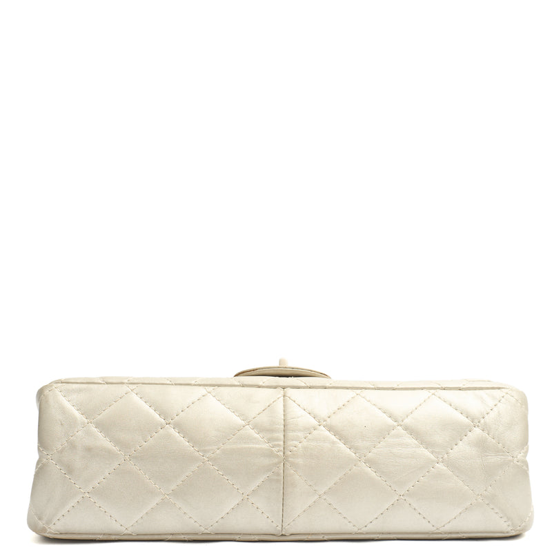 Picture of Chanel Shoulder Bag 2.55 Reissue - Maxi in Metallic, Lambskin Leather