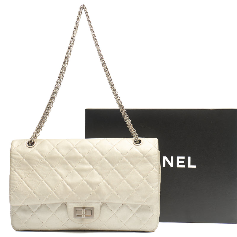 Picture of Chanel Shoulder Bag 2.55 Reissue - Maxi in Metallic, Lambskin Leather