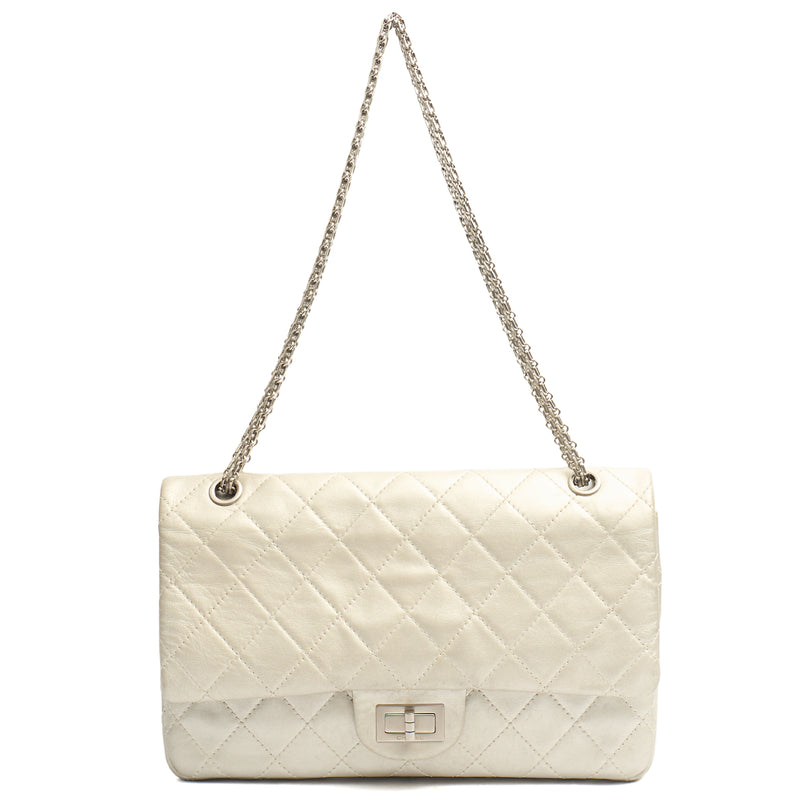 Picture of Chanel Shoulder Bag 2.55 Reissue - Maxi in Metallic, Lambskin Leather
