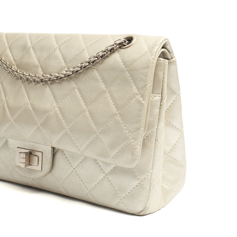Picture of Chanel Shoulder Bag 2.55 Reissue - Maxi in Metallic, Lambskin Leather
