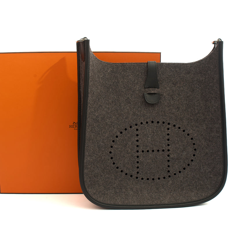 Picture of Hermes Cross Body Evelyne 29 in Black, Canvas