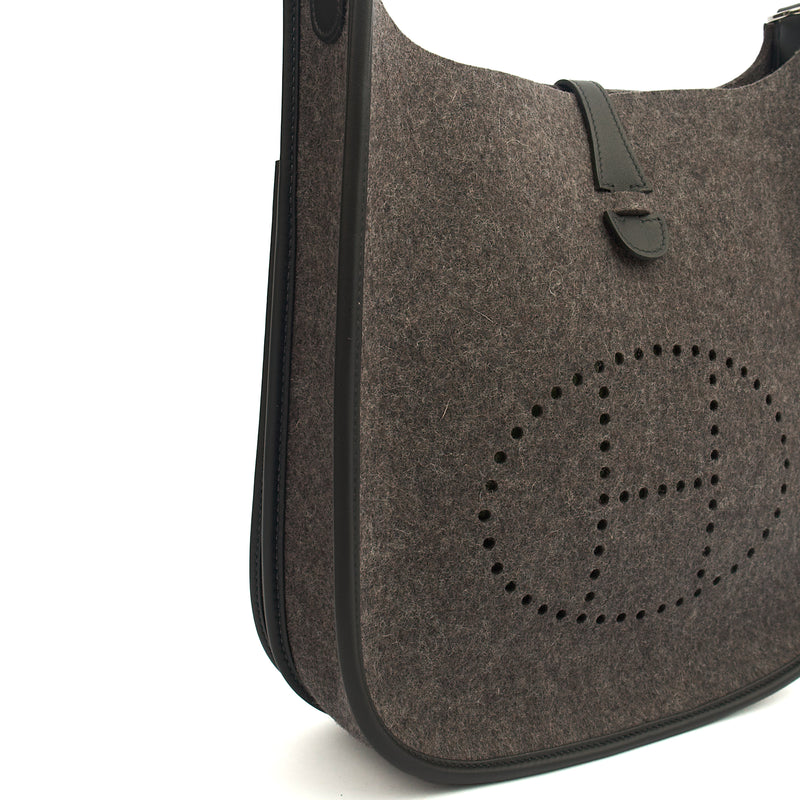 Picture of Hermes Cross Body Evelyne 29 in Black, Canvas