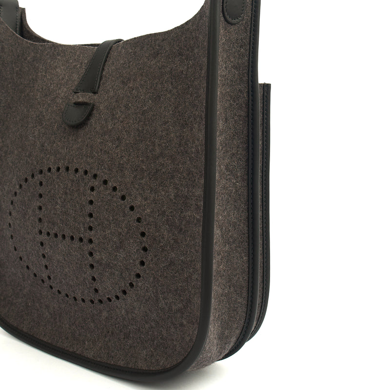 Picture of Hermes Cross Body Evelyne 29 in Black, Canvas