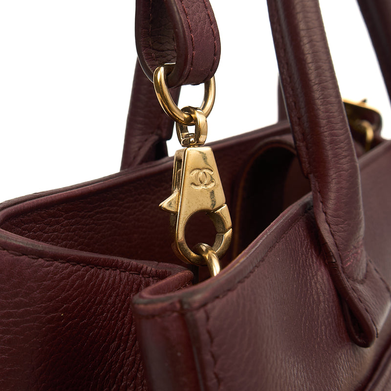 Picture of Chanel Tote Executive Shopper Tote in Red, Calfskin Leather