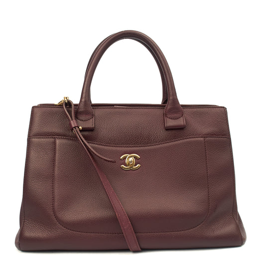 Picture of Chanel Tote Executive Shopper Tote in Red, Calfskin Leather