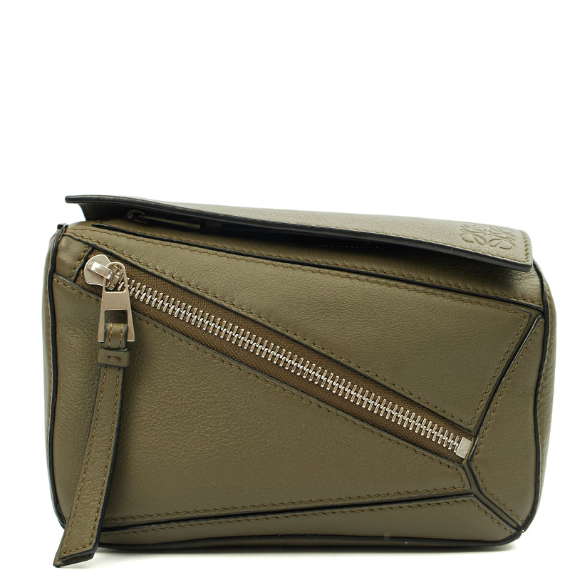 Picture of Loewe Cross Body Puzzle Edge Belt Bag in Green, Leather