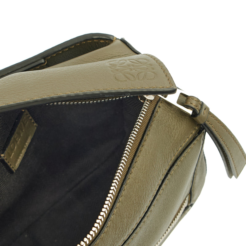 Picture of Loewe Cross Body Puzzle Edge Belt Bag in Green, Leather