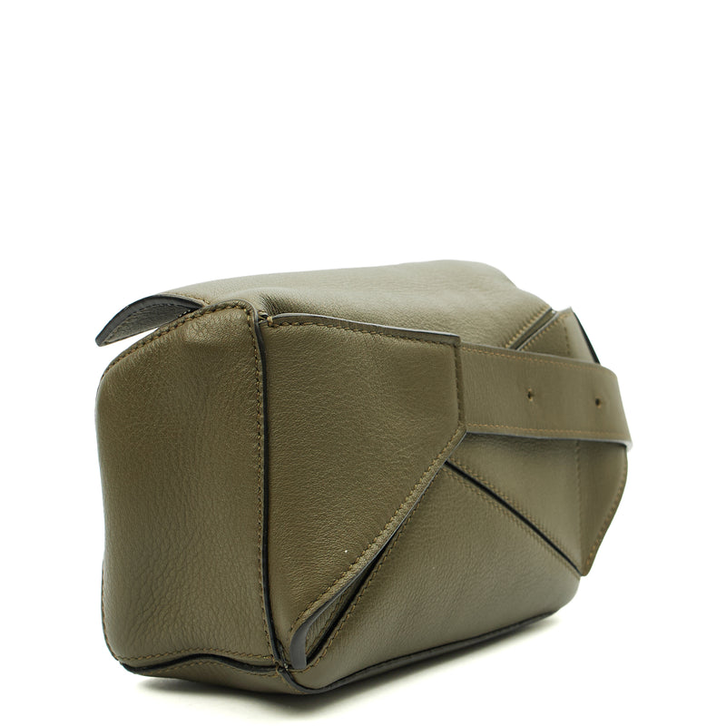 Picture of Loewe Cross Body Puzzle Edge Belt Bag in Green, Leather