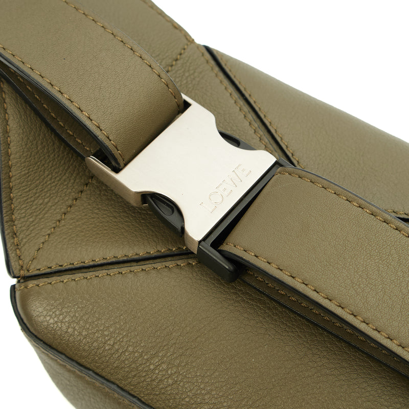 Picture of Loewe Cross Body Puzzle Edge Belt Bag in Green, Leather