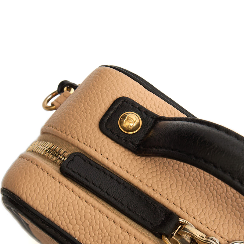 Picture of Chanel Cross Body CC Filigree Vanity Case in Neutral, Caviar Leather