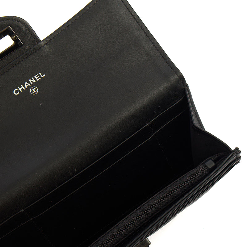 Picture of Chanel Purse Flap Wallet in Black, Crinkled Calfskin Leather