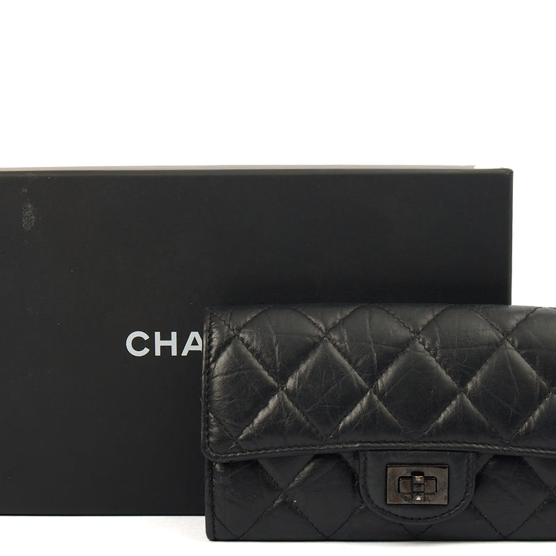 Picture of Chanel Purse Flap Wallet in Black, Crinkled Calfskin Leather