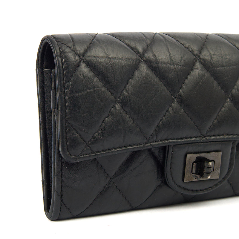 Picture of Chanel Purse Flap Wallet in Black, Crinkled Calfskin Leather