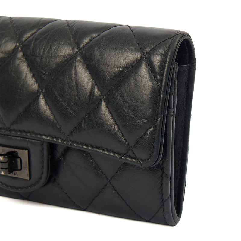 Picture of Chanel Purse Flap Wallet in Black, Crinkled Calfskin Leather