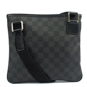 Picture of Louis Vuitton Cross Body Messenger in Damier Graphite, Canvas
