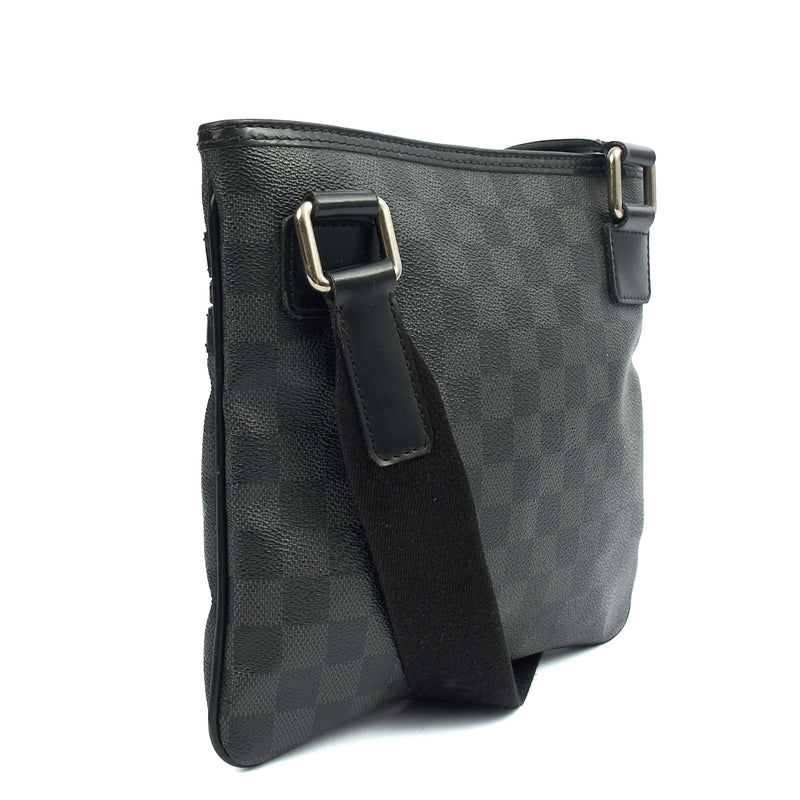 Picture of Louis Vuitton Cross Body Messenger in Damier Graphite, Canvas