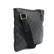 Picture of Louis Vuitton Cross Body Messenger in Damier Graphite, Canvas