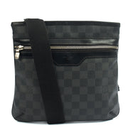 Picture of Louis Vuitton Cross Body Messenger in Damier Graphite, Canvas