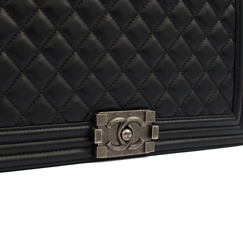 Picture of Chanel Shoulder Bag Boy - Large in Black, Lambskin Leather