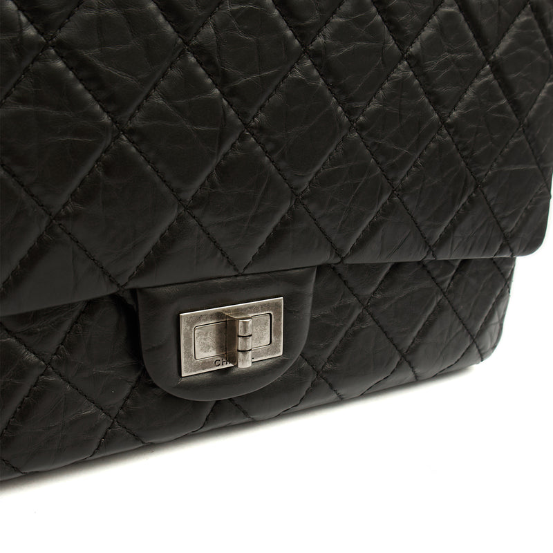 Picture of Chanel Shoulder Bag 2.55 Reissue - Maxi in Black, Crinkled Calfskin Leather