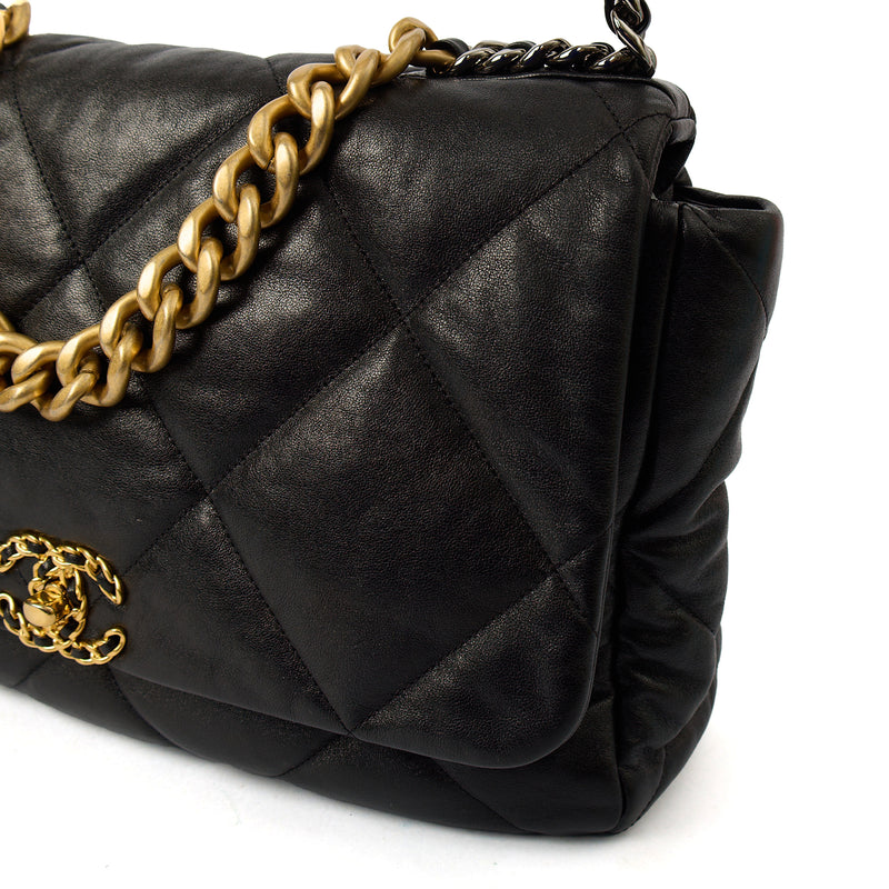 Picture of Chanel Shoulder Bag Chanel 19 Maxi in Black, Calfskin Leather