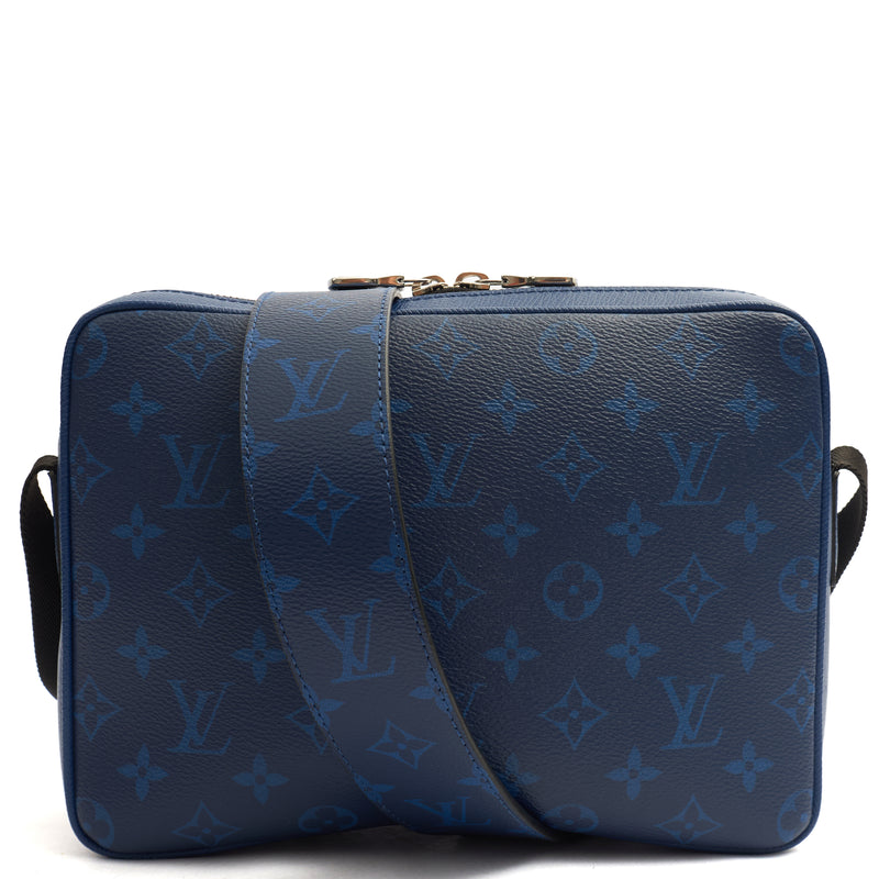 Picture of Louis Vuitton Cross Body Outdoor Messenger in Blue, Canvas