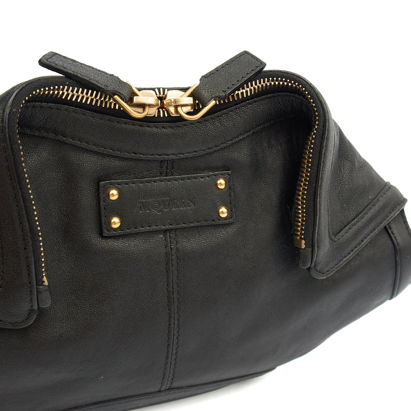 Picture of Alexander McQueen Clutch De Manta Clutch in Black, Leather