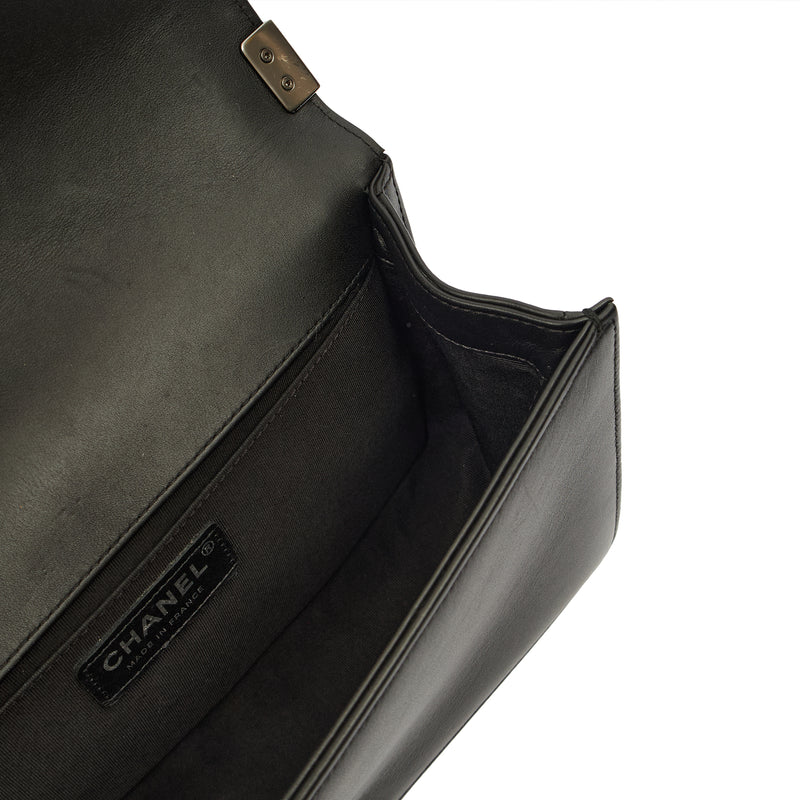Picture of Chanel Shoulder Bag Boy - Medium in Black, Calfskin Leather