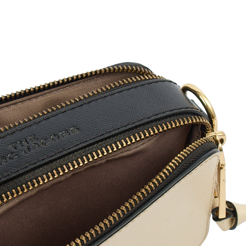 Picture of Marc Jacobs Cross Body Snapshot in cloud white, Leather