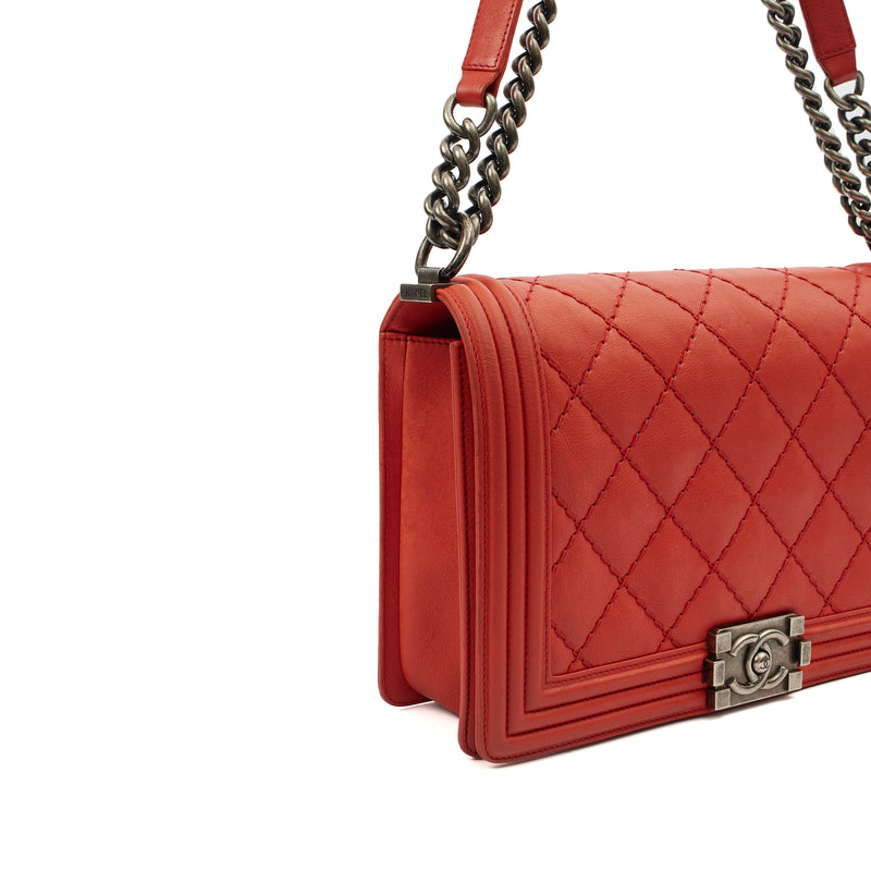 Picture of Chanel Shoulder Bag Boy - Medium in Red, Calfskin Leather