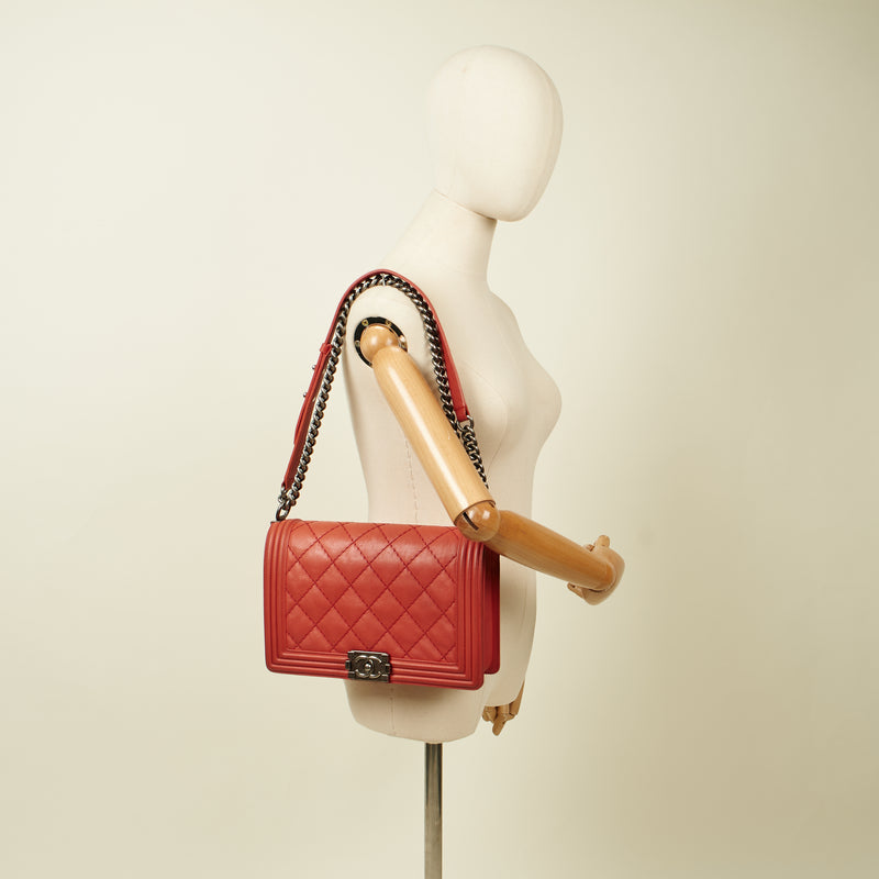 Picture of Chanel Shoulder Bag Boy - Medium in Red, Calfskin Leather