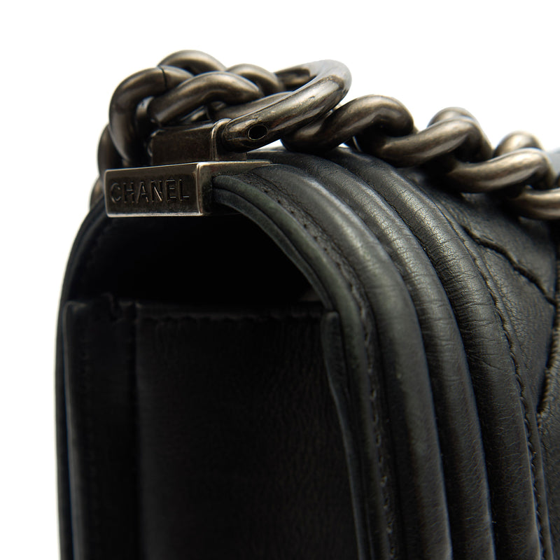 Picture of Chanel Shoulder Bag Boy - New Medium in Black, Calfskin Leather